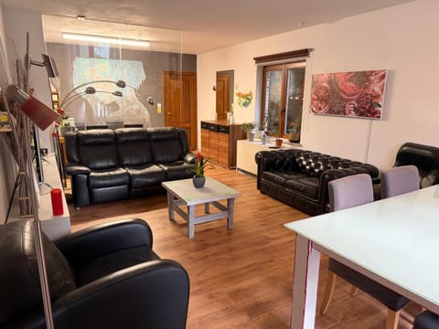 TV and multimedia, Living room, Dining area