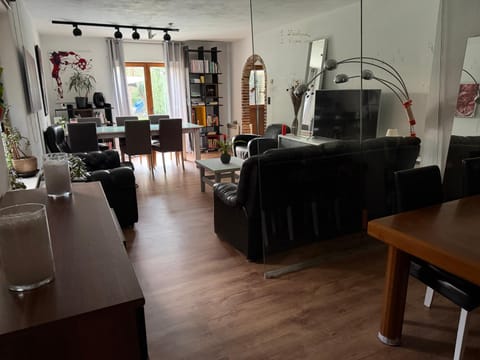 TV and multimedia, Living room, Dining area