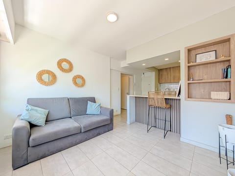 Kitchen or kitchenette, Living room, Seating area, Dining area, minibar, oven, pet friendly