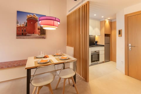 Kitchen or kitchenette, Dining area