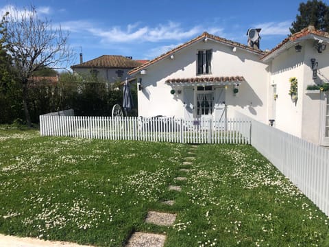 Property building, Spring, Day, Natural landscape, Garden, Garden view
