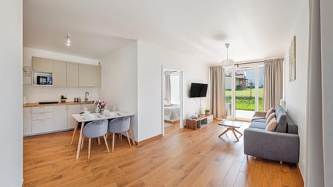 TV and multimedia, Kitchen or kitchenette, Living room, Seating area