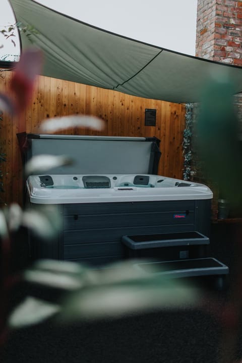 River Bann Retreat Chalet in Northern Ireland