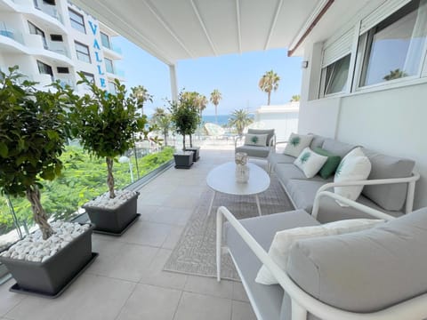 View (from property/room), Balcony/Terrace, City view, Landmark view, Pool view, Sea view, Street view