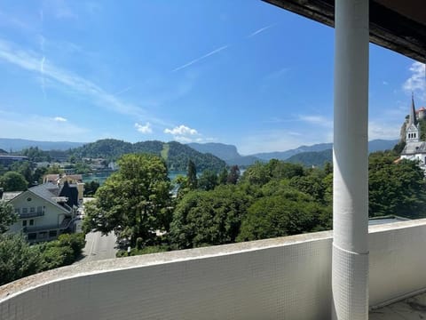 Balcony/Terrace, Mountain view