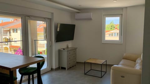 TV and multimedia, Living room, Dining area
