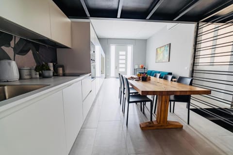 Dining area, kitchen