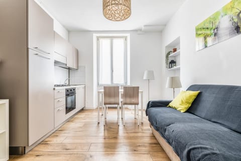 Spring, Bed, Day, Night, Winter, Summer, TV and multimedia, Kitchen or kitchenette, Living room, Seating area, Dining area, Autumn, Seasons, heating, internet, oven, soundproof, stove, wardrobe, air conditioner