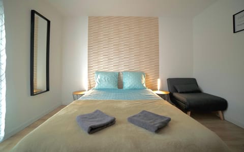 Bed, Photo of the whole room