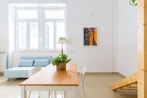 Living room, Seating area, Dining area