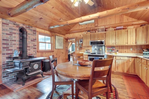 Dog-Friendly Park Falls Cottage with 5 Acres and Lake House in Wisconsin