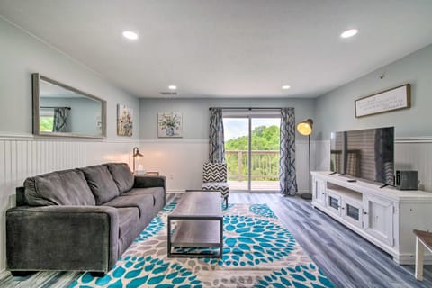 5 Mi to Branson Strip! Cozy Condo with Mtn Views Apartment in Branson