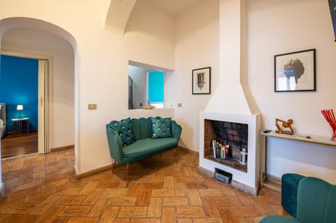 TV and multimedia, Living room, Seating area, flat iron