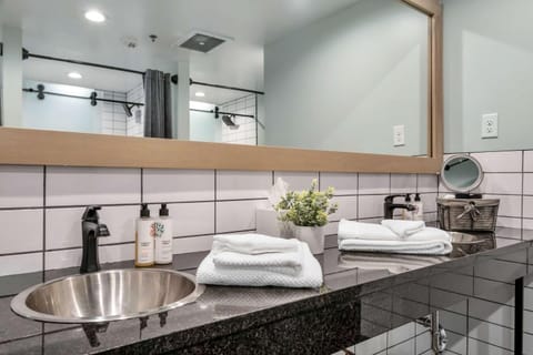 Bathroom, towels