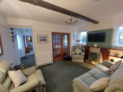 Private apartment, parking, sea and country views Apartment in Lyme Regis