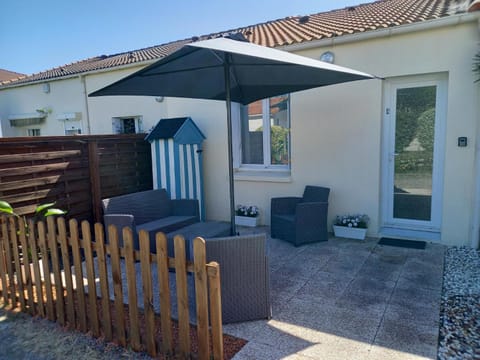 Patio, Balcony/Terrace, Living room, sunbed
