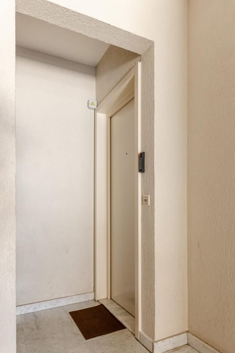 Luxe apt with parking & garden in wilrijk antwerp Apartment in Antwerp