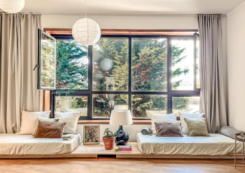 Bed, Living room, Seating area