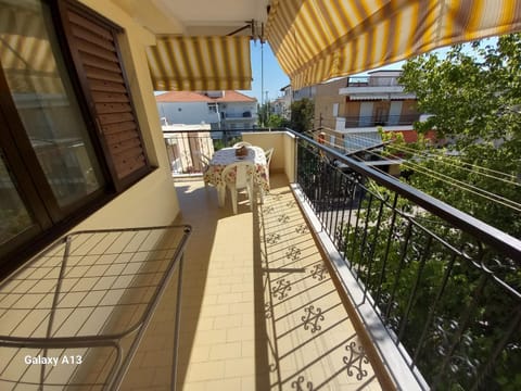 View (from property/room), Balcony/Terrace, Dining area