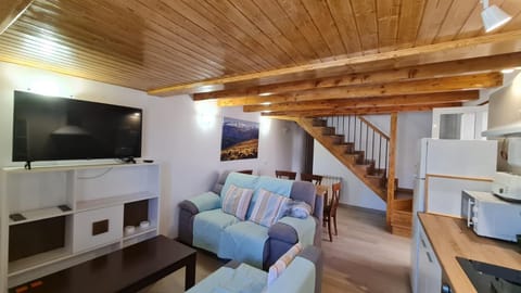 Communal lounge/ TV room, TV and multimedia, Living room, Dining area