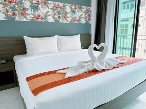 Bed, Bedroom, towels