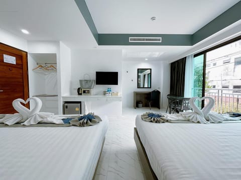 TV and multimedia, Photo of the whole room, Bedroom, hair dresser, air conditioner