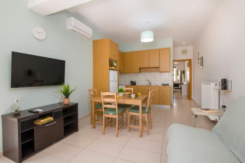 TV and multimedia, Living room, Seating area, Dining area, air conditioner