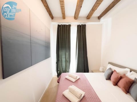 Cavana 5 Tirabora Short Rent Apartment in Trieste