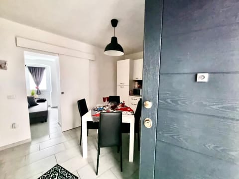 Facade/entrance, kitchen