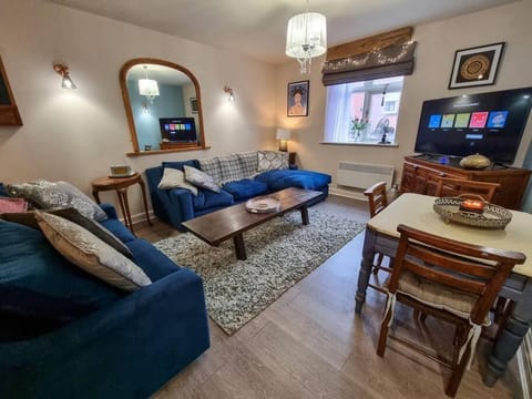 Stunning Luxury Vintage Duplex with Parking House in Prestwich