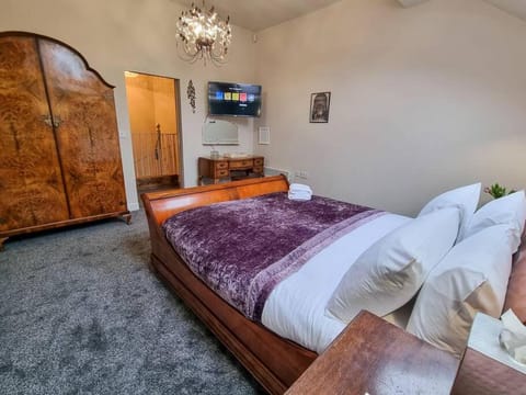 Stunning Luxury Vintage Duplex with Parking House in Prestwich