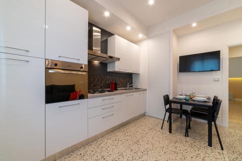 Kitchen or kitchenette, Dining area, oven, stove