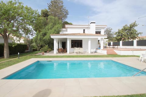 Facade/entrance, Swimming pool