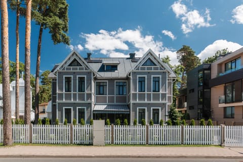 Property building, Day