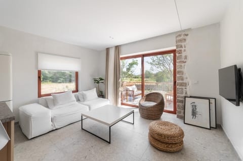 Communal lounge/ TV room, Living room, Seating area