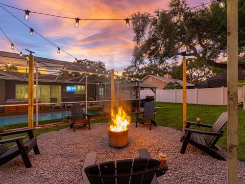 Pool Hot Tub Massage Chair Free EV Charger 5 Mins to Beaches! House in Florida