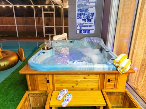 Pool Hot Tub Massage Chair Free EV Charger 5 Mins to Beaches! House in Florida