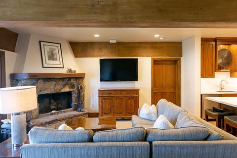 Luxury Four Bedroom Suite with Three Hot Tubs apartment hotel Apartment in Deer Valley