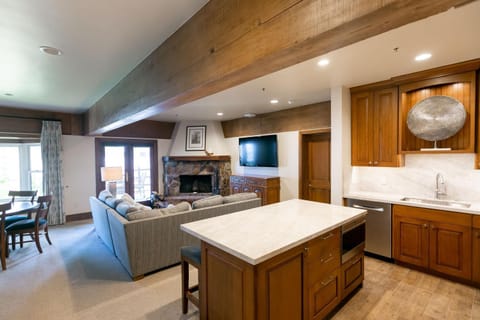 Luxury Four Bedroom Suite with Three Hot Tubs apartment hotel Apartment in Deer Valley