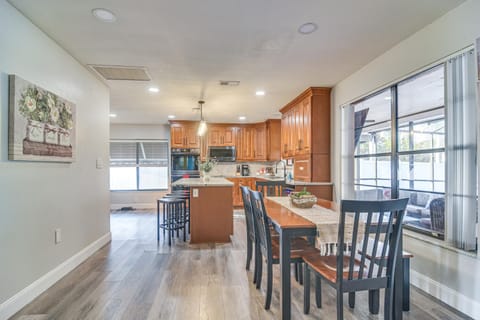 Largo Oasis with Pool and Grill 6 Mi to Beach! House in Largo