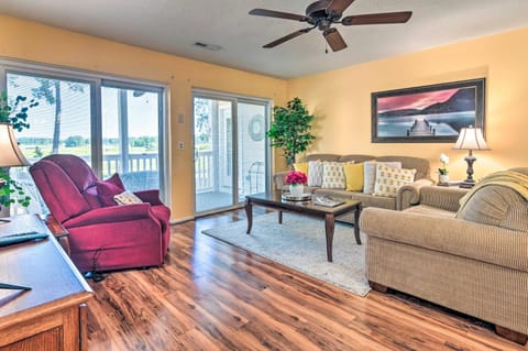 Pool, Patio and Golf Course Views Myrtle Beach Gem Apartment in Carolina Forest