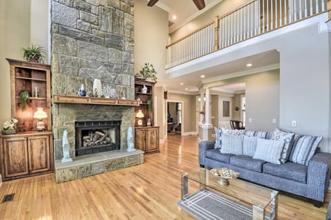 Waterfront Sunset Beach Escape with Golf View House in Calabash