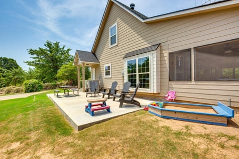 half Mi to Lake Texoma Home with Fire Pit and Grill! House in Lake Texoma