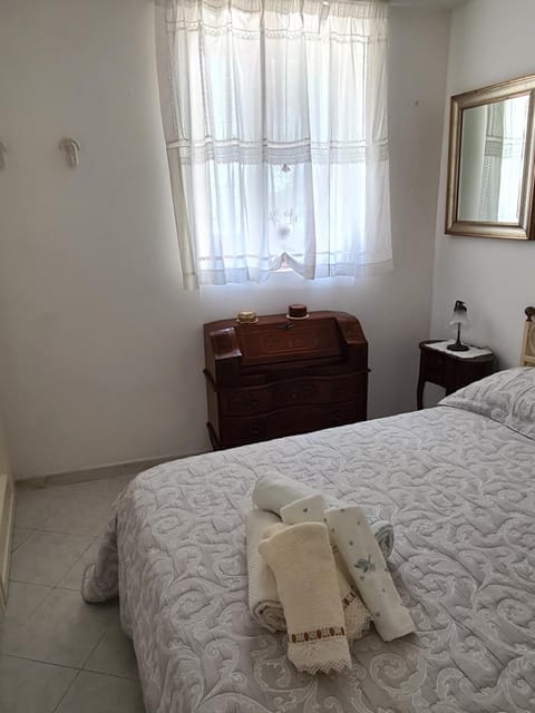 Bedroom, furniture, towels