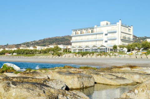 Facade/entrance, Sea view