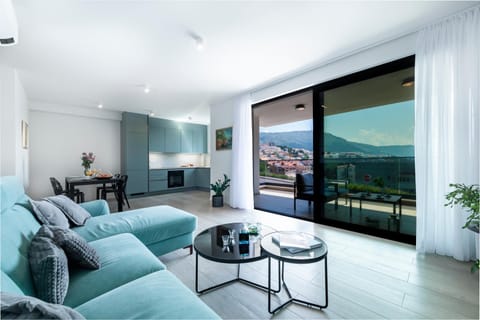 TV and multimedia, Balcony/Terrace, Living room, Seating area, Dining area, Mountain view