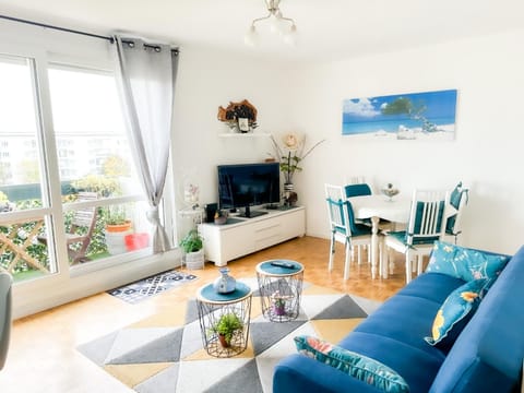 Communal lounge/ TV room, TV and multimedia, Living room, Seating area