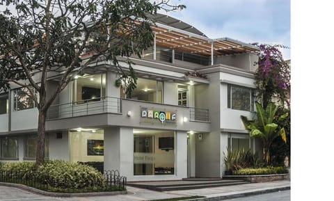 Facade/entrance