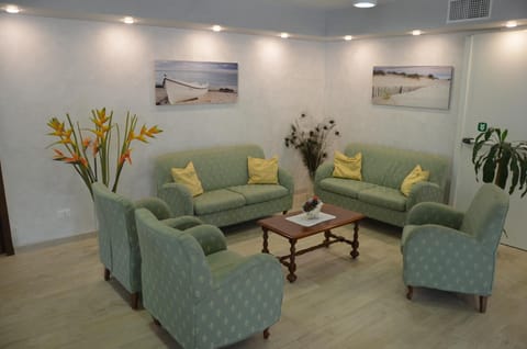 Communal lounge/ TV room