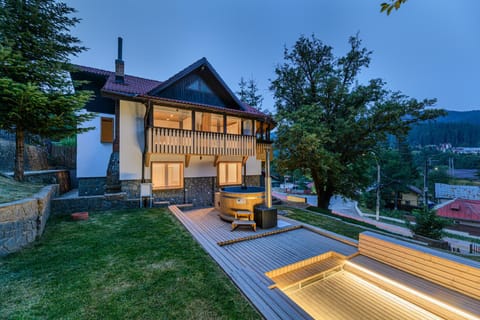 Property building, Patio, Garden